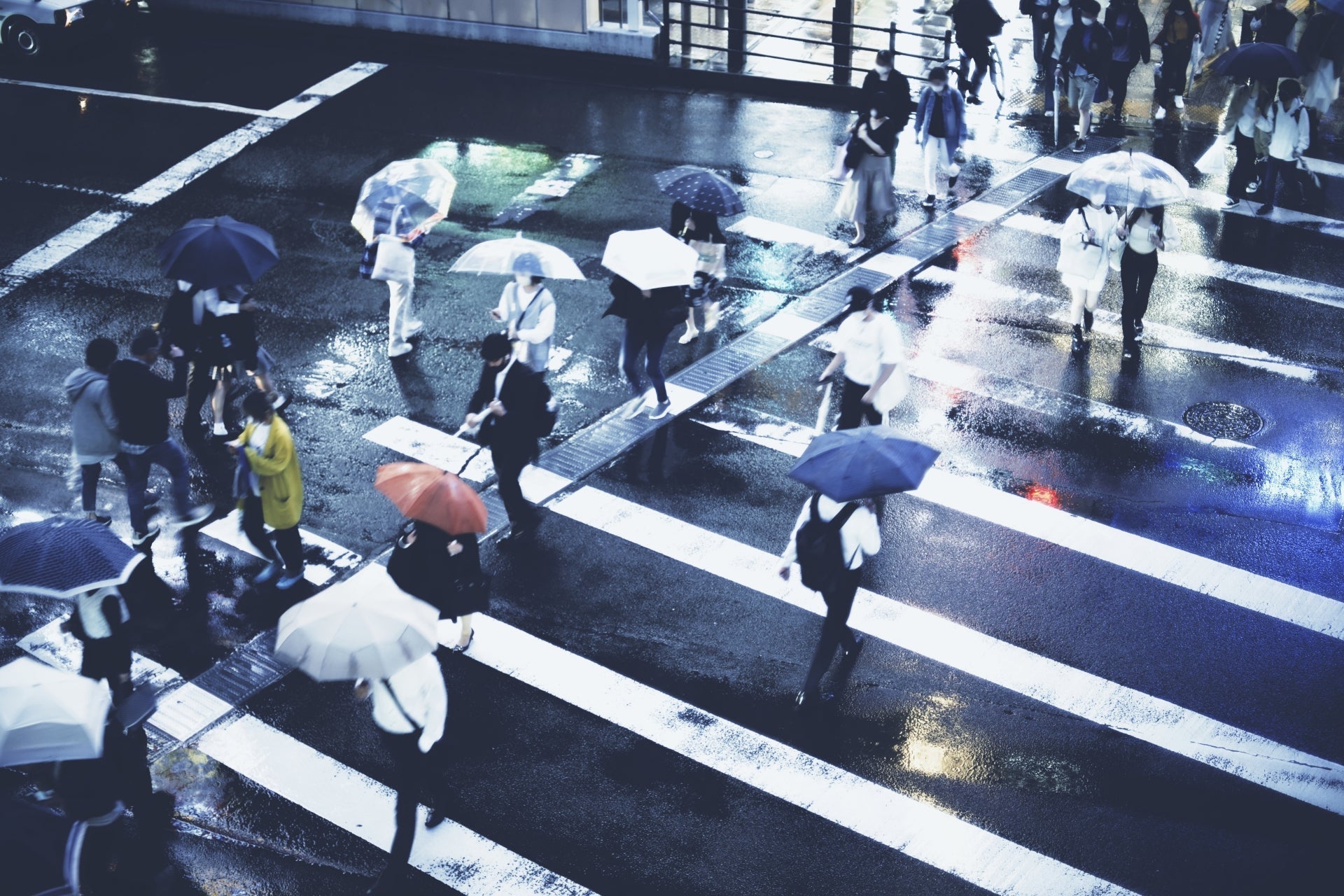 雨の日の通勤が変わる！4E幅広で蒸れにくい「最強防水ビジネスシューズ」徹底解説