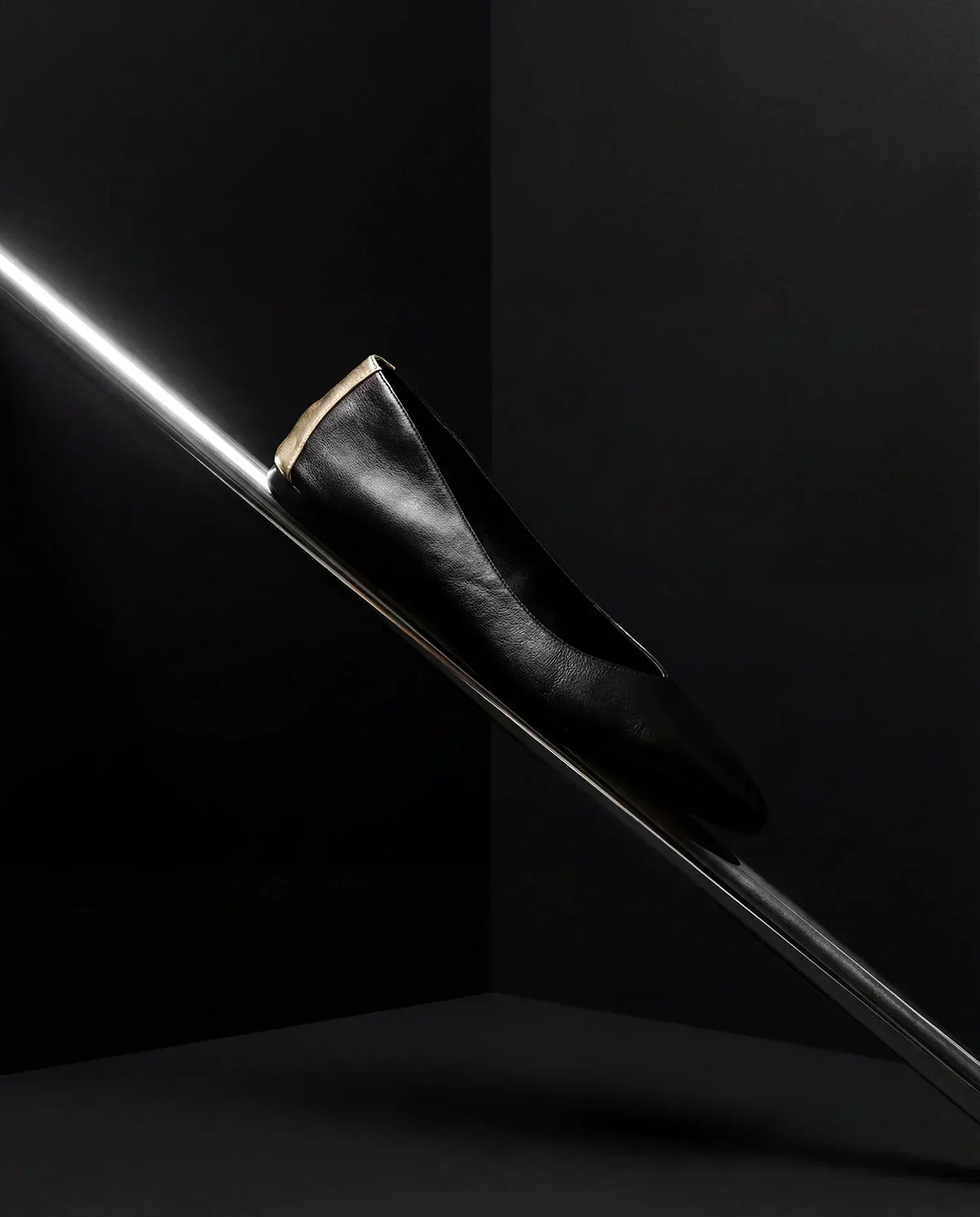 TRC321TG-BLK アシンメトリーパンプス レビュー：エレガンスと快適性を両立するフラットパンプス
