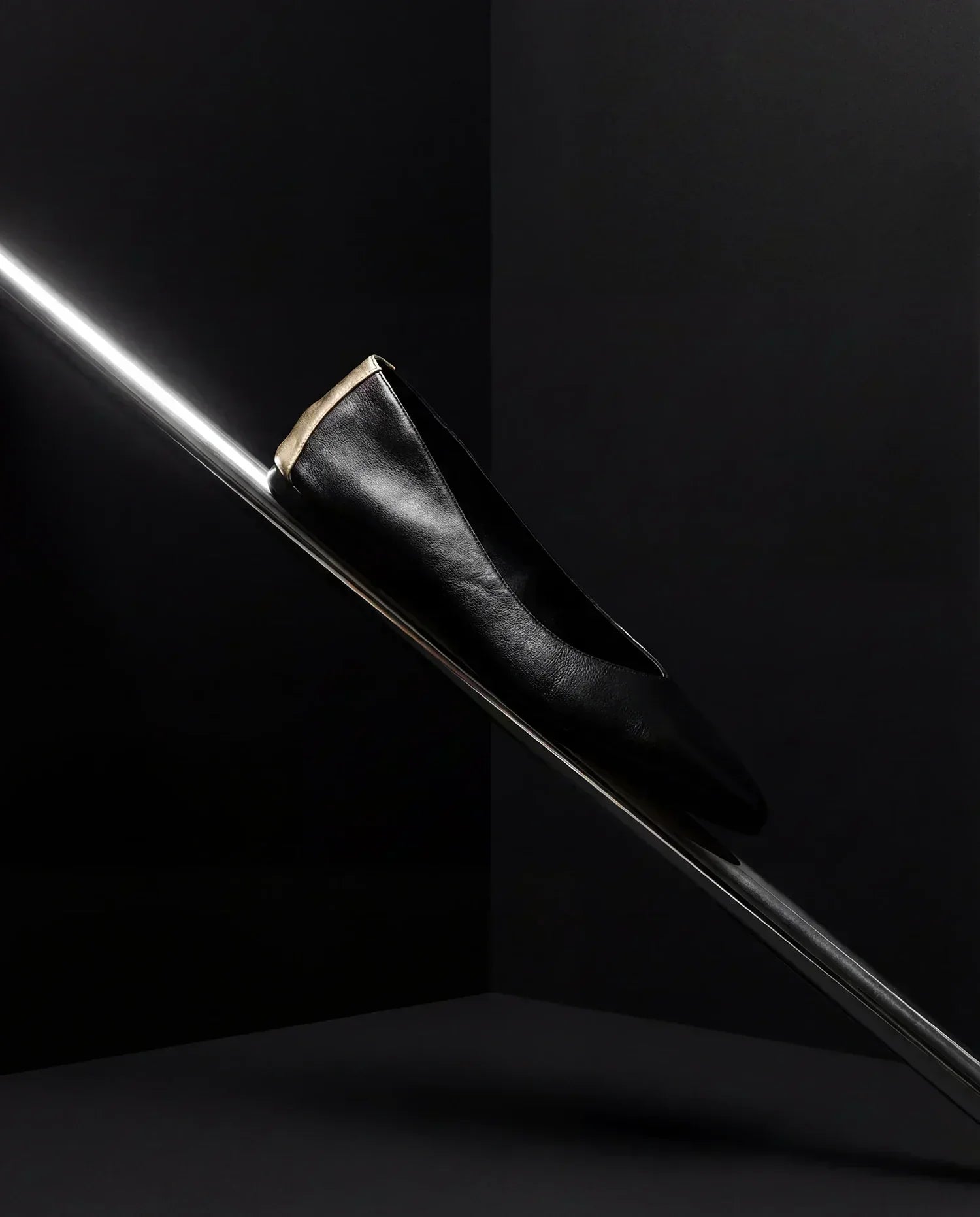 TRC321TG-BLK アシンメトリーパンプス レビュー：エレガンスと快適性を両立するフラットパンプス