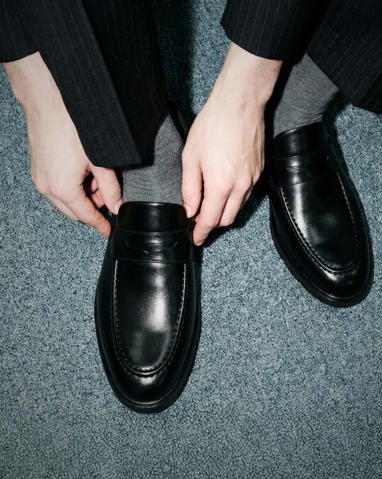 LB1504-BLK_wearing_shoes 4e wide size